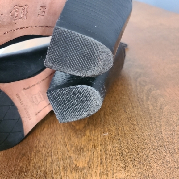 DONALD J Pliner Sarje Ankle Boots - Picture 10 of 16